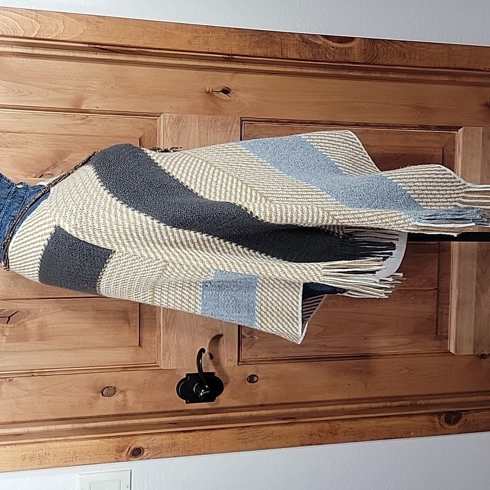 Serape Style Poncho - Picture 3 of 14
